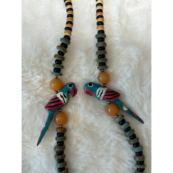 Vintage Carved Wood‎ Bead Chunky Parrot Simple Statement Necklace Tan Green 80's - Picture 6 of 7